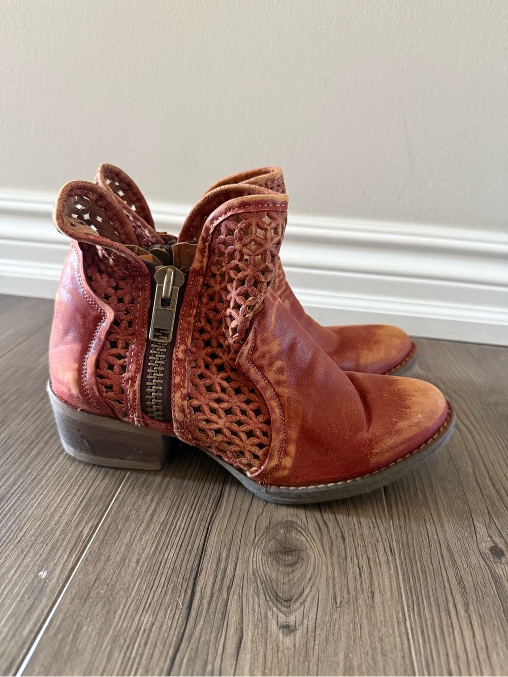 Circle G Western Distressed Ankle Boots Size 7